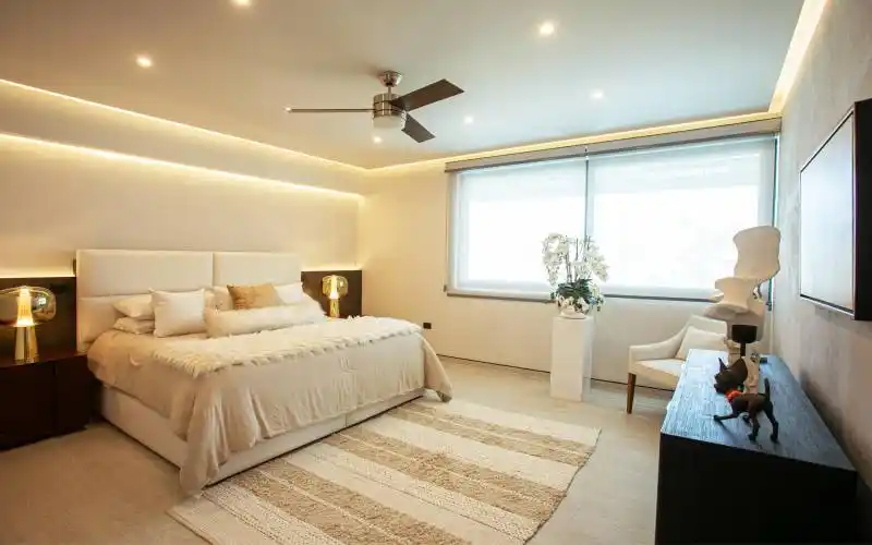 Beige bedroom 1