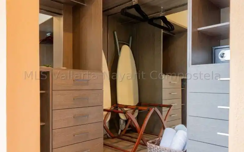 102NL Closet
