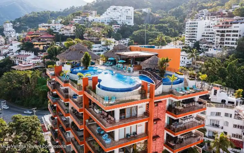 Rooftop pool & bar 2