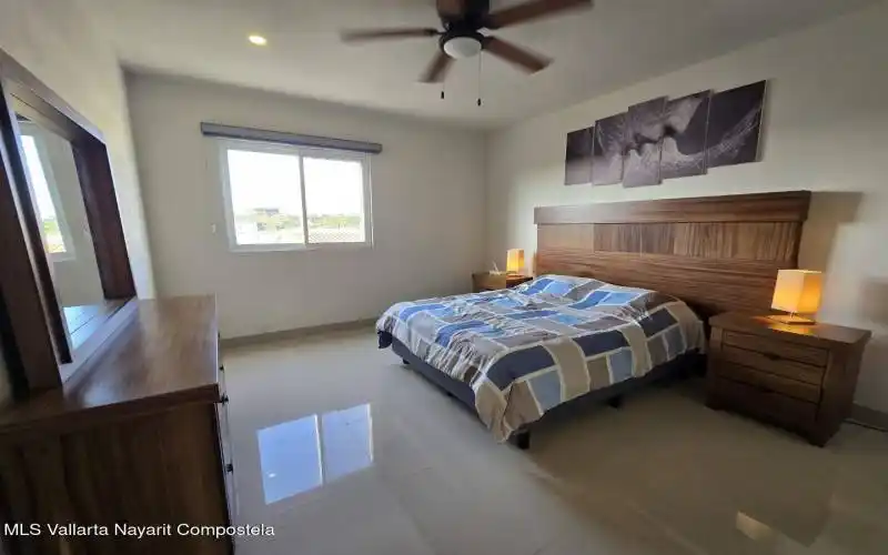 Master Bedroom (2)