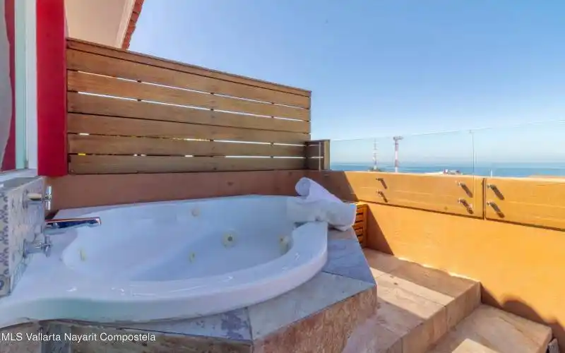 PENTHOUSE JACUZZI