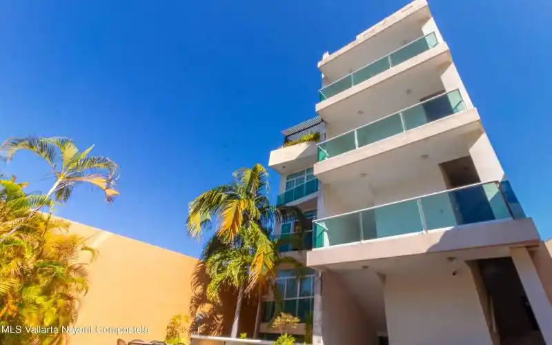 EXTERIOR 3