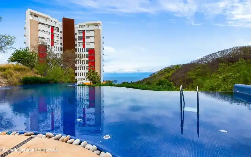 AlamarJungleClubpool