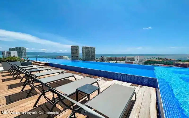 roof top pool view