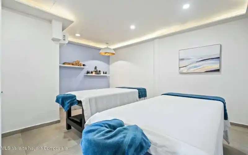 Public spa in Signature