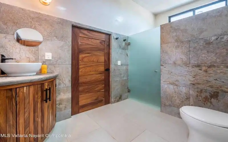 014 - main bath