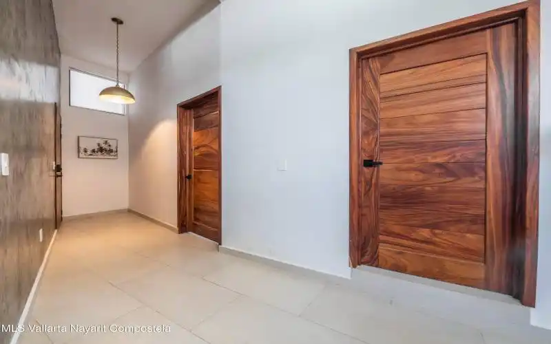 020 - entrance