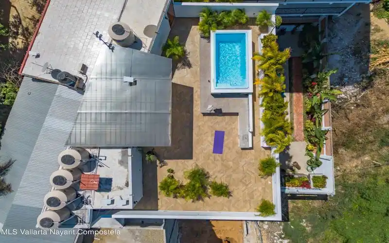 028 - aerial view swimming pool