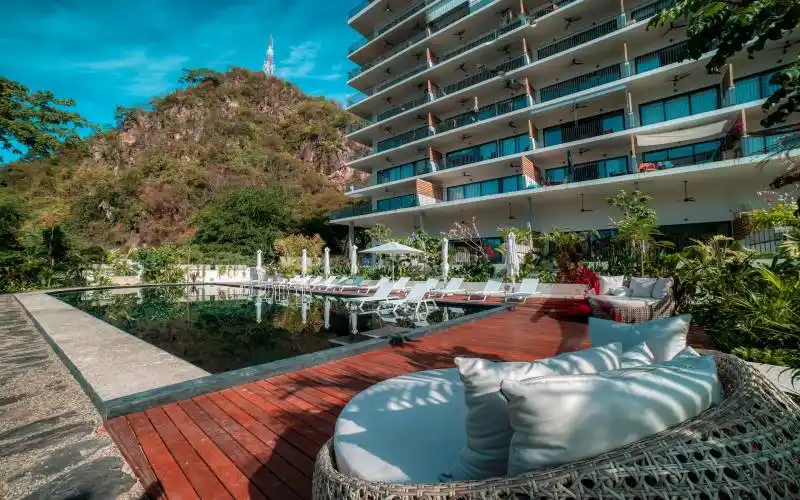 OASIS POOL (1)