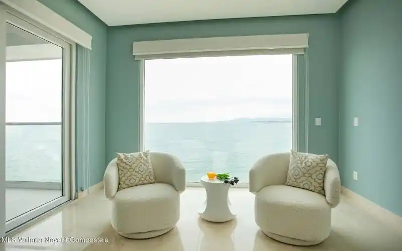 Kitchen Sitting Area