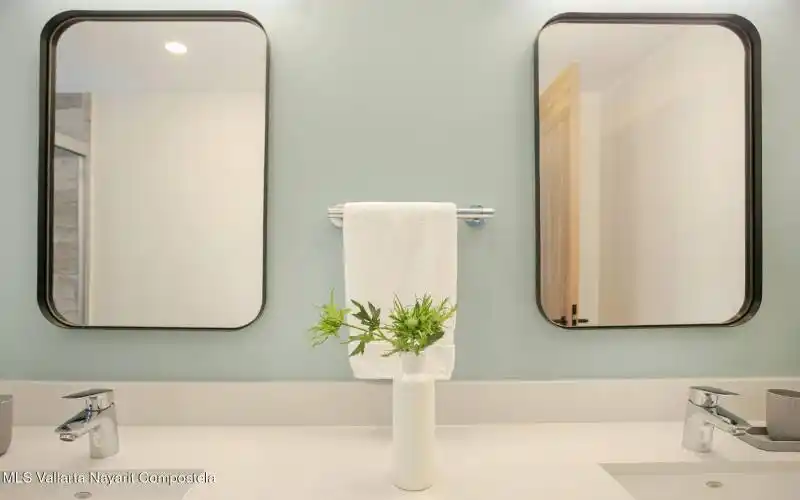 Ensuite Bathroom Master Harbor 801