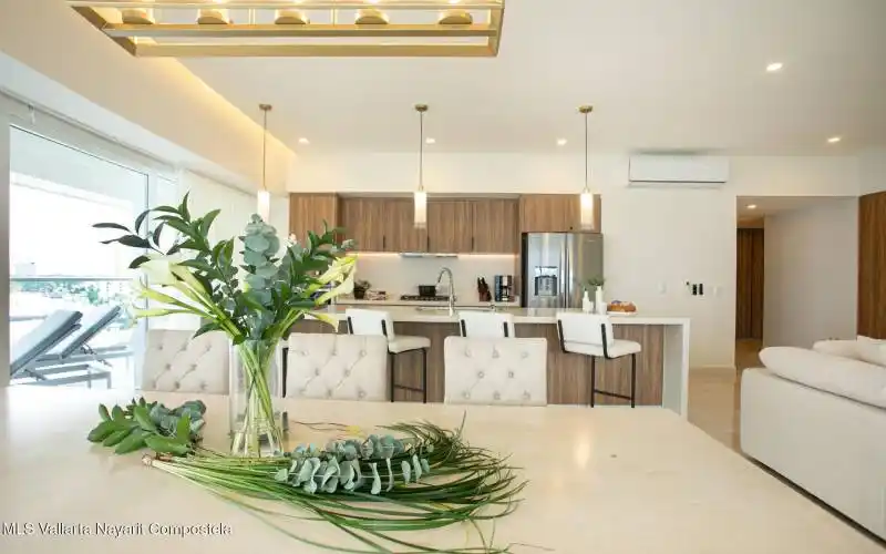 Beachfront Dining Room Harbor 801