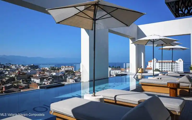 The Colonial-8