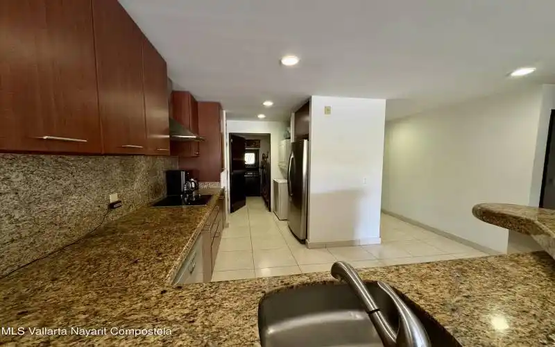 VM315 Spacious Kitchen, lots storage