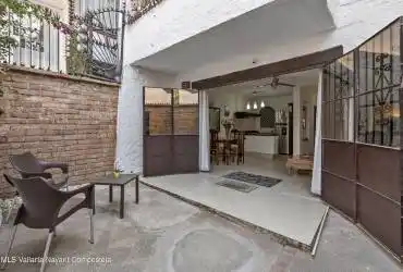 courtyard entryway