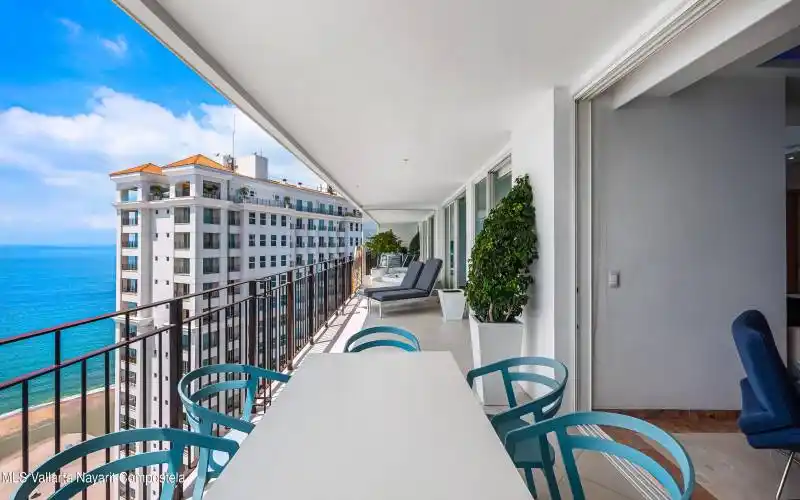 balcony