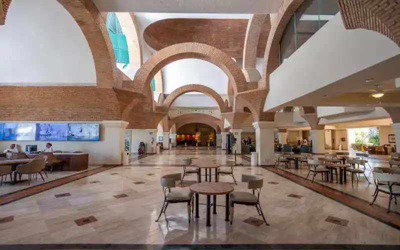 06 Creperie dining area