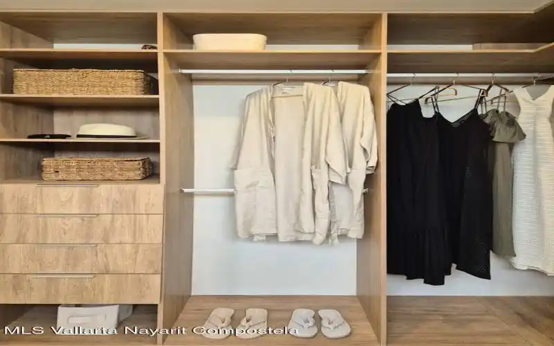 CLOSET