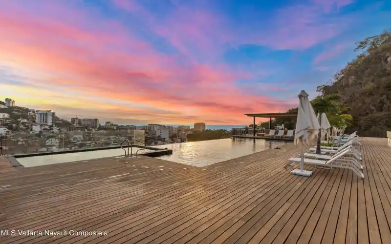 Rooftop Pool 2