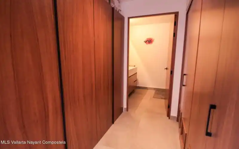 OASIS 304 - CLOSET / LAUNDRY ROOM AREAS