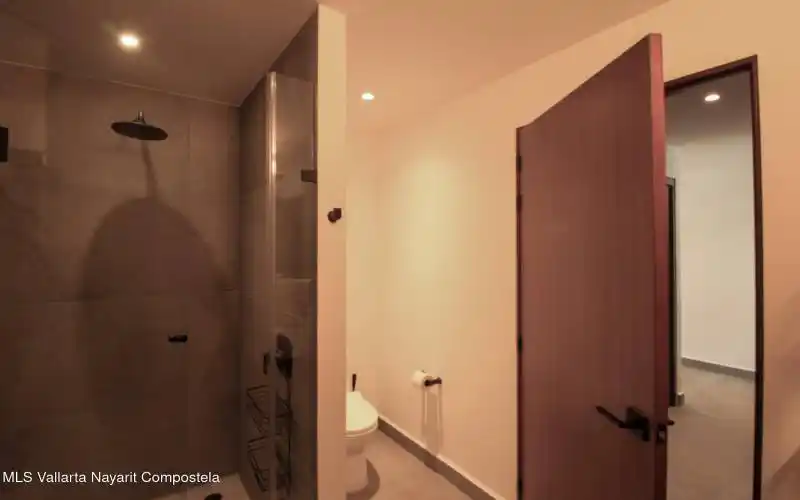 OASIS 304 - BATHROOM