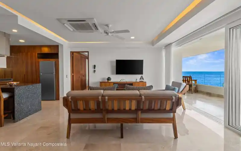 Interior 10