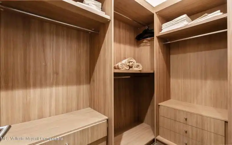 Walk-in closet
