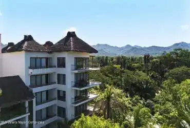 Spacious and beautifully furnished condo