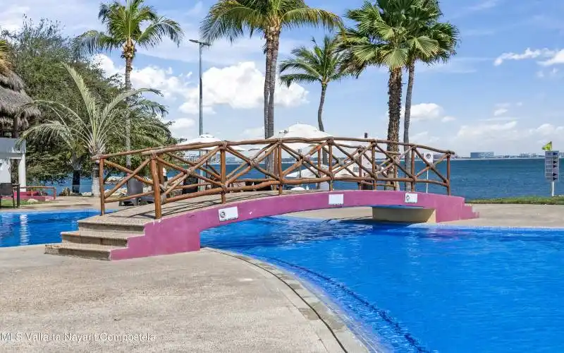 bnayar pool bridge