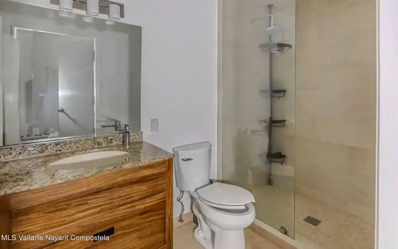 Condo 1 Bathroom