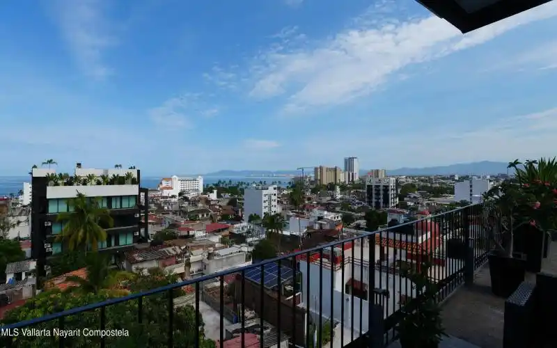 ROOFTOP VIEW