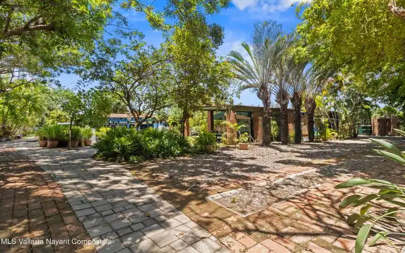 LushWalkways