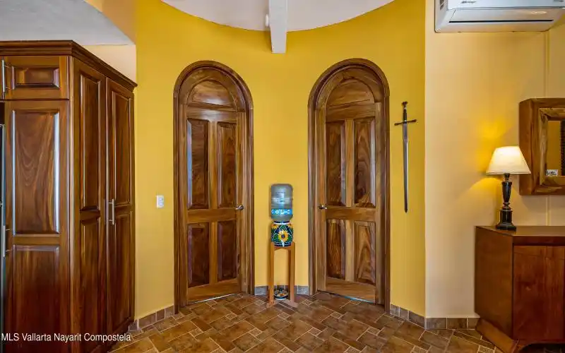 P2100805