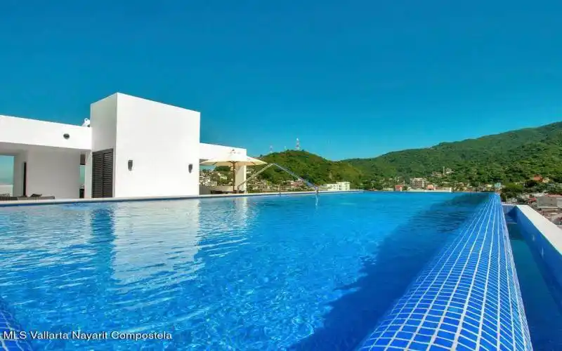 Urban 7A Infinity Pool (2)