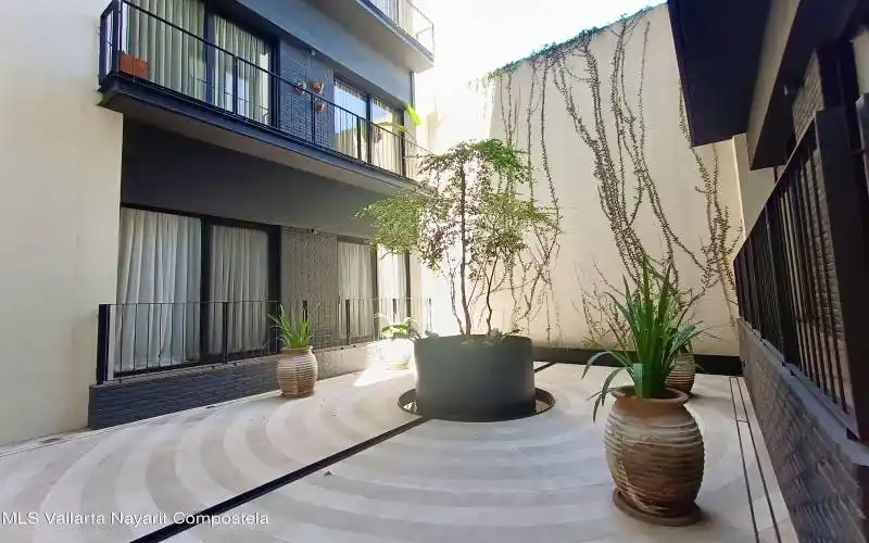Patio Int.