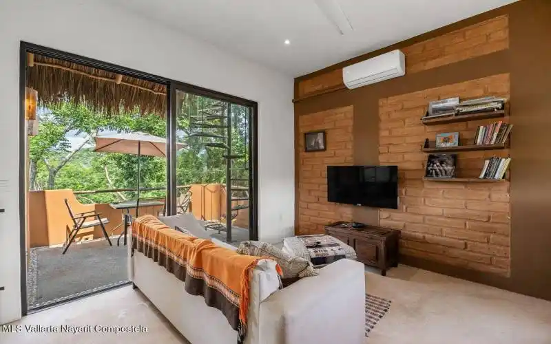 MH Lroom:Office upst