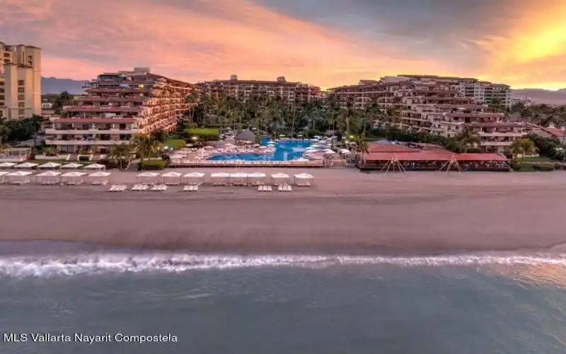 hotel2-velas-vallarta-playa