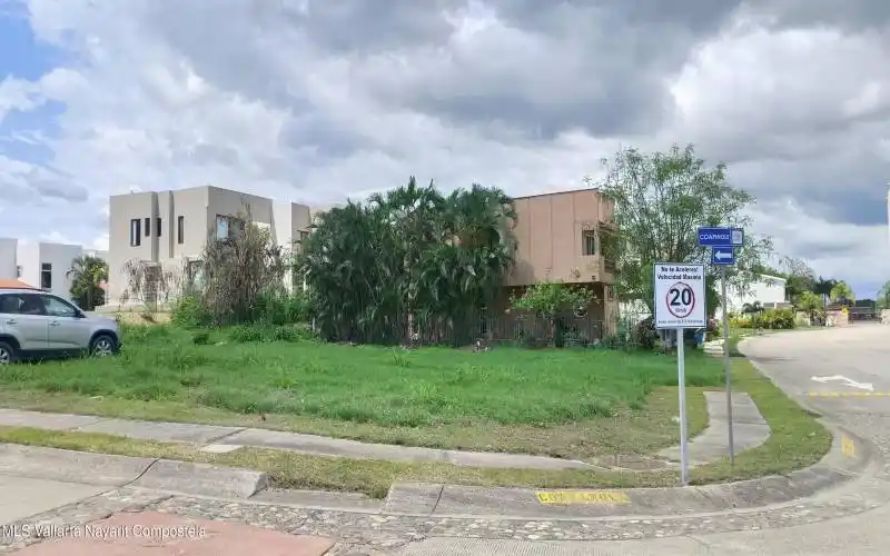 vista lateral terreno