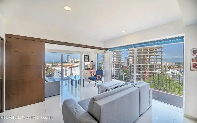 SOHO SKIES 703 LOW-9