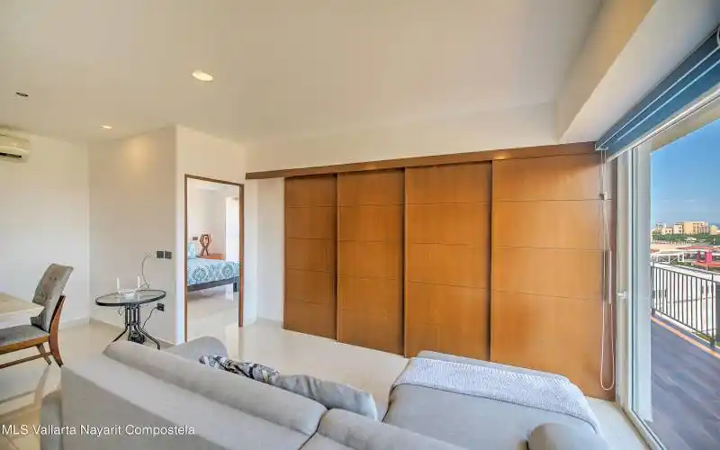 SOHO SKIES 703 LOW-14