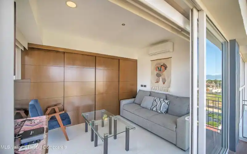 SOHO SKIES 703 LOW-17