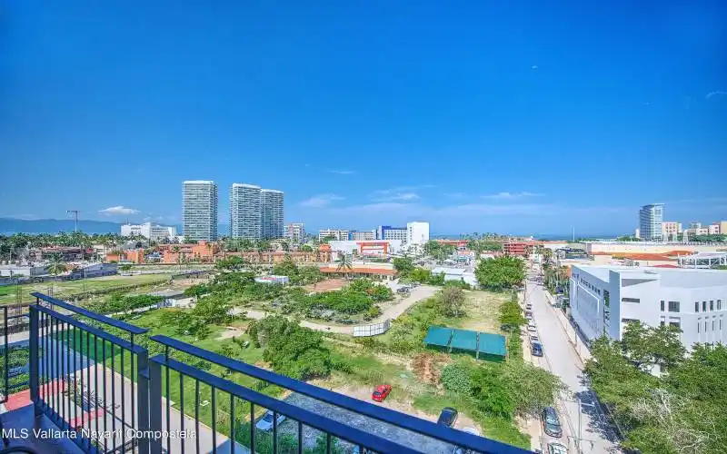 SOHO SKIES 703 LOW-18