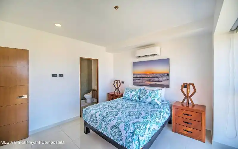 SOHO SKIES 703 LOW-22