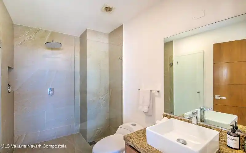 SOHO SKIES 703 LOW-23