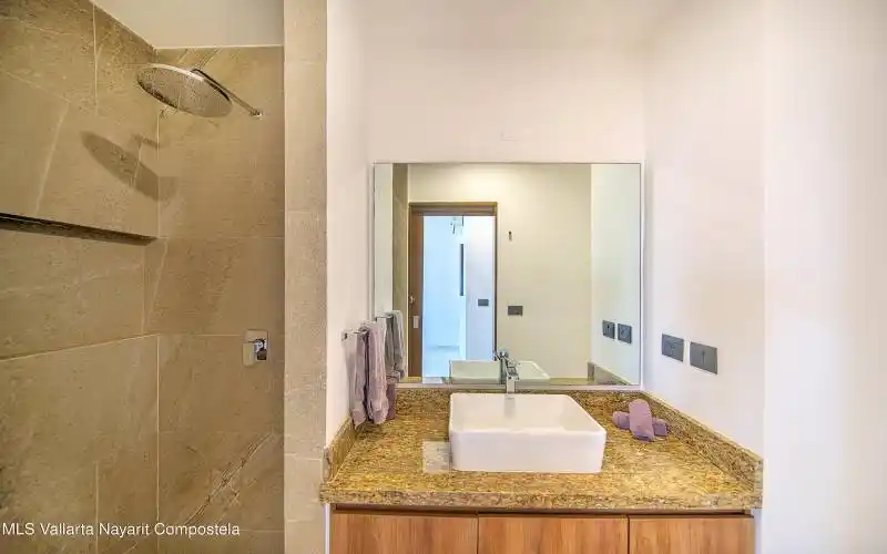 SOHO SKIES 703 LOW-24