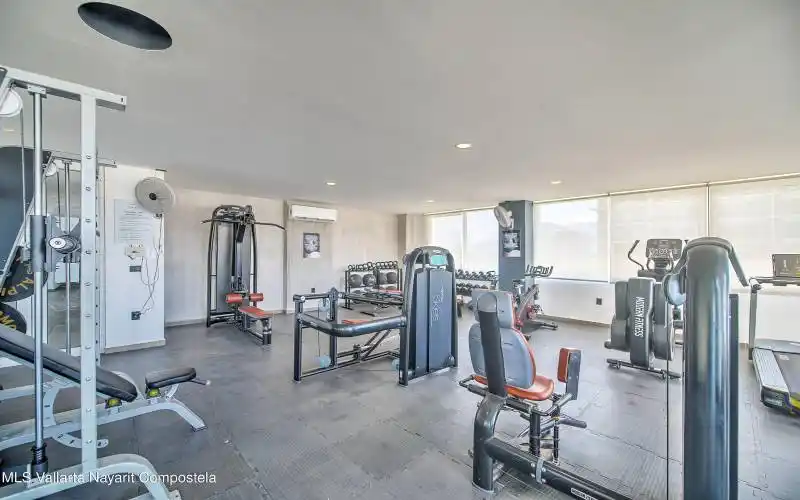 SOHO SKIES 703 LOW-26