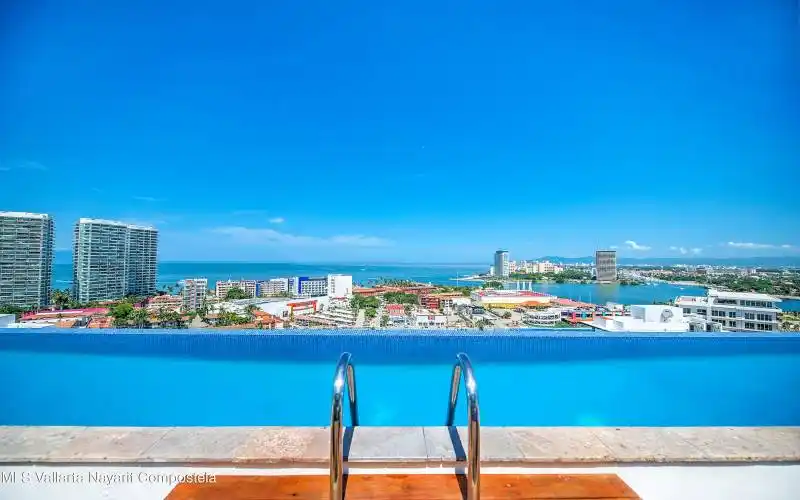 SOHO SKIES 703 LOW-28