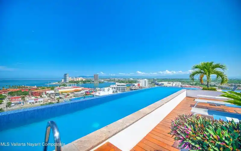 SOHO SKIES 703 LOW-29