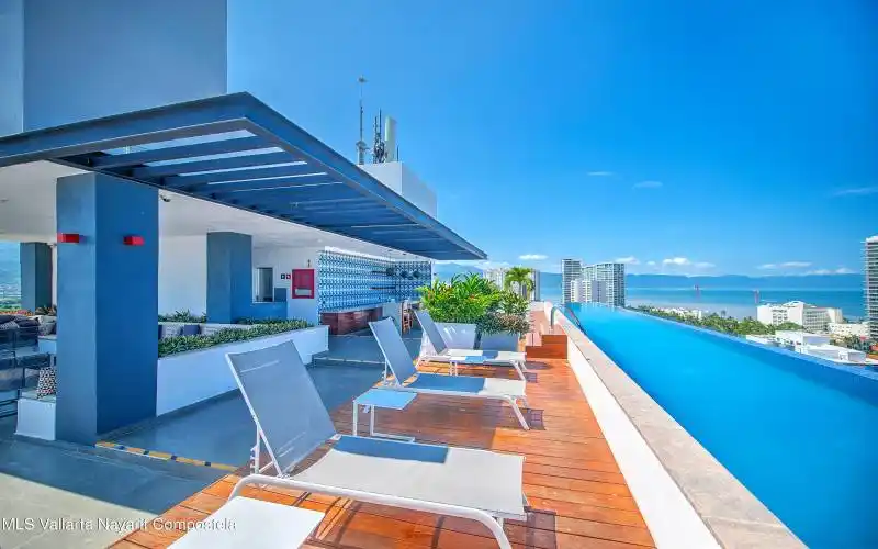 SOHO SKIES 703 LOW-31