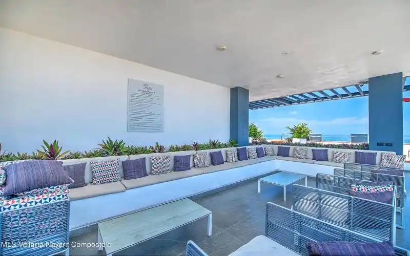 SOHO SKIES 703 LOW-34